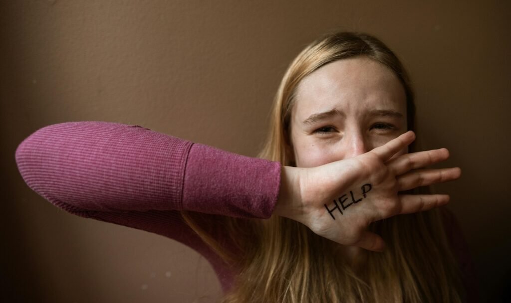 Fearful-avoidant girl says help