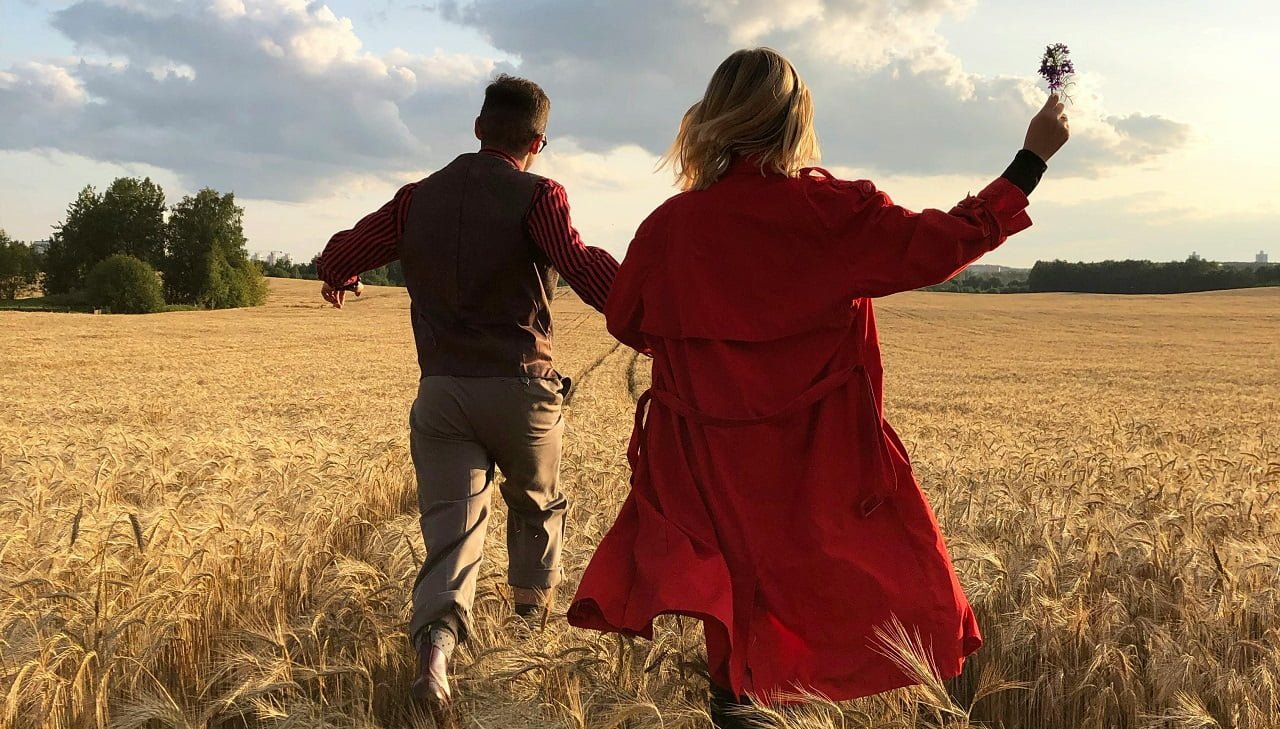 couple running Romantic Relationships